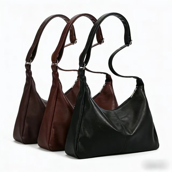 Bolsos y mochilas en fondo blanco